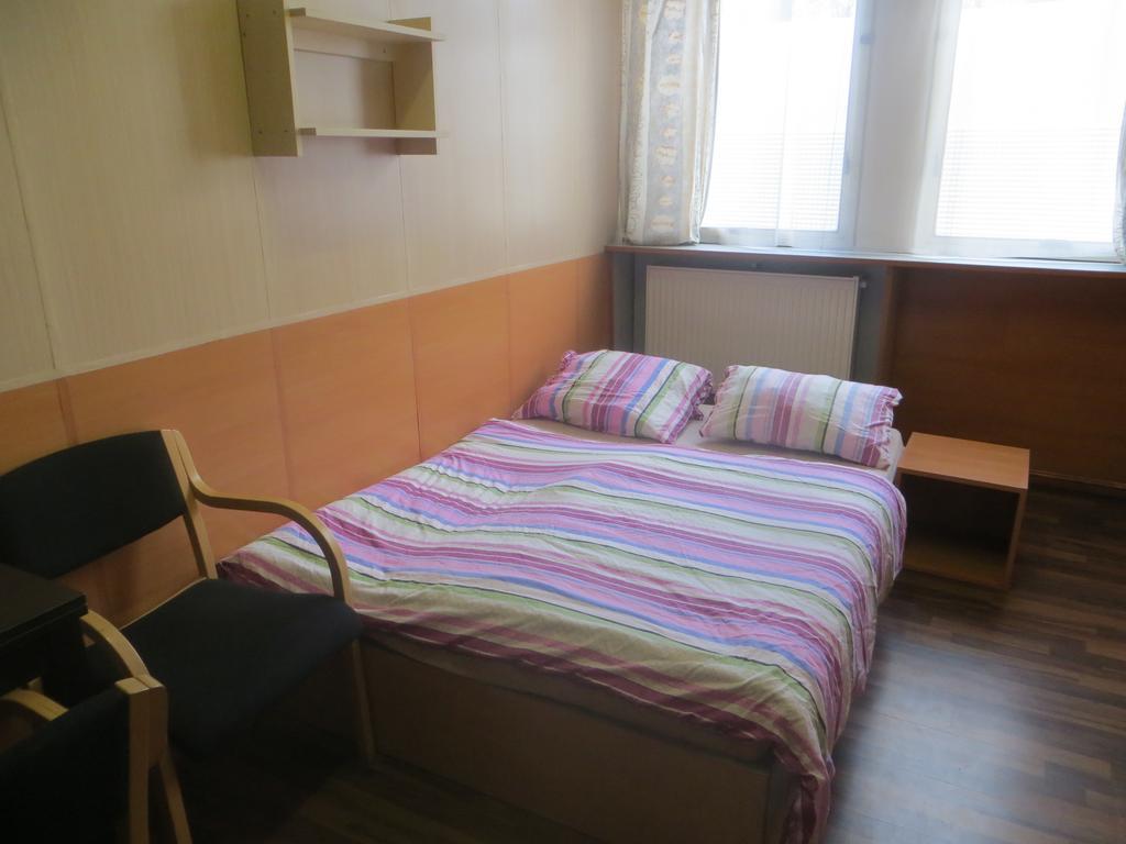 Hostel Monty Ricany (Central Bohemian) Bagian luar foto