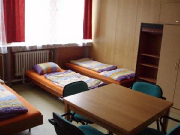 Hostel Monty Ricany (Central Bohemian) Bagian luar foto