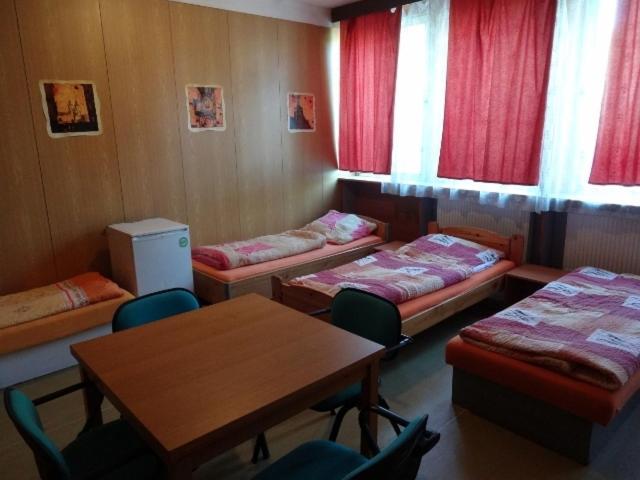 Hostel Monty Ricany (Central Bohemian) Ruang foto