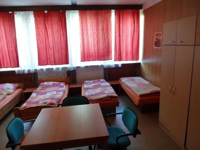 Hostel Monty Ricany (Central Bohemian) Ruang foto