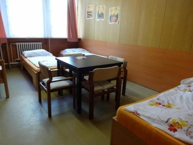 Hostel Monty Ricany (Central Bohemian) Ruang foto