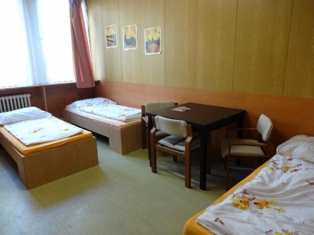 Hostel Monty Ricany (Central Bohemian) Ruang foto